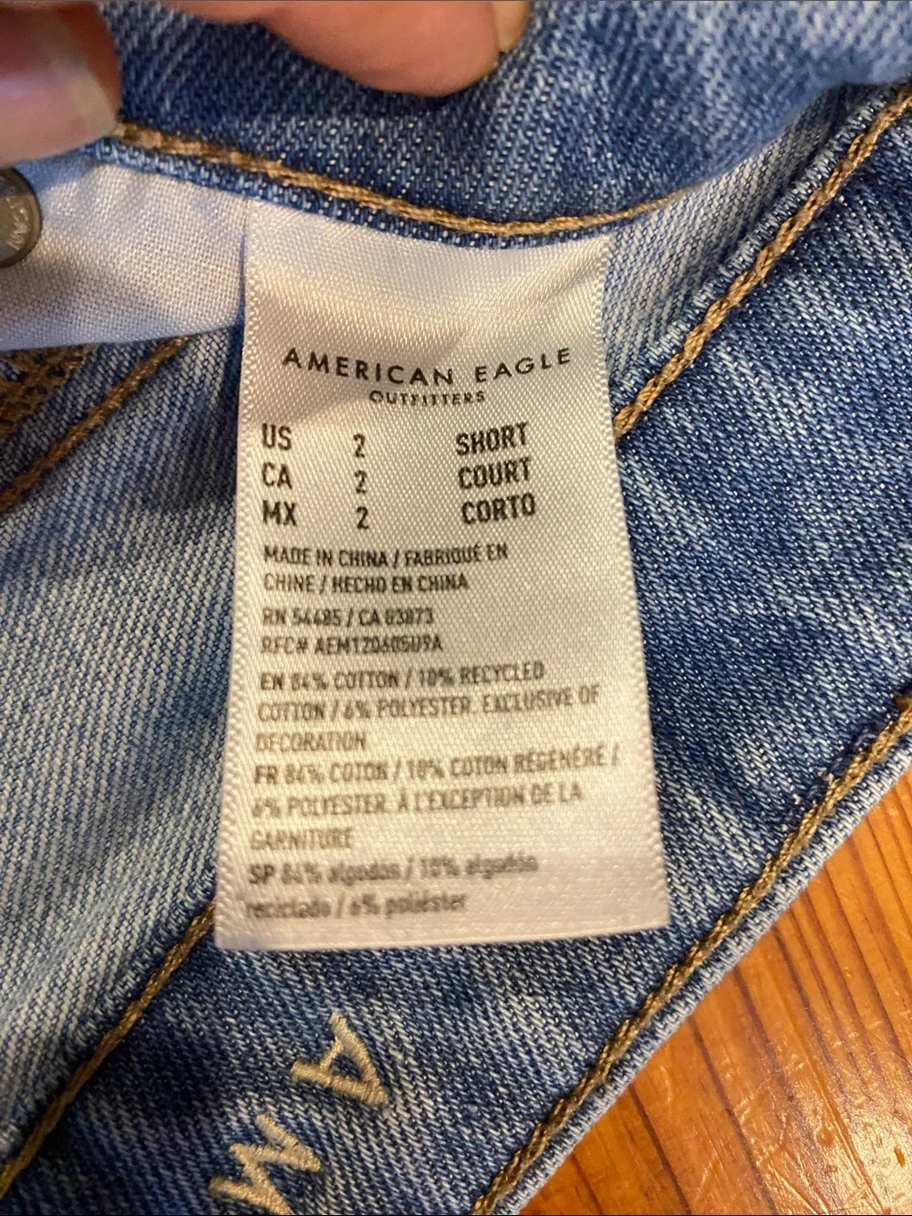American Eagle Outfitters Light Blue Ripped Boyfriend Jeans size 2 short